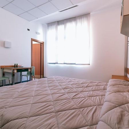 Open011 Vandrarhem Turin Exteriör bild